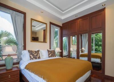 Fashionable 5-bedroom villa, with pool view and near the sea, on Bangtao/Laguna beach