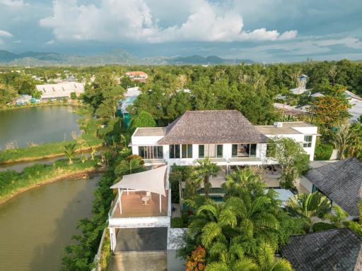 Comfortable, large 5-bedroom villa, with pool view in The Lake House project, on Bangtao/Laguna beach