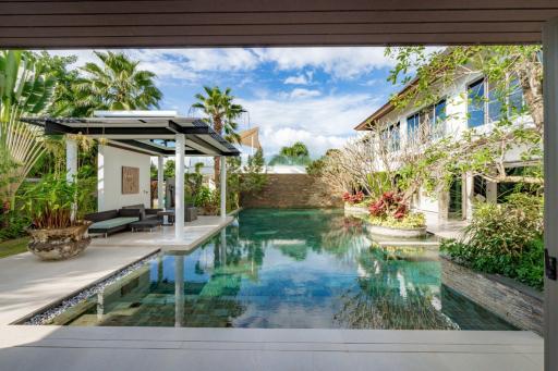 Comfortable, large 5-bedroom villa, with pool view in The Lake House project, on Bangtao/Laguna beach