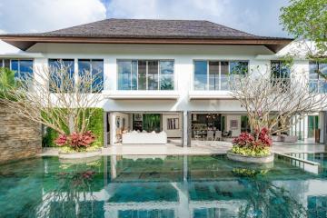 Comfortable, large 5-bedroom villa, with pool view in The Lake House project, on Bangtao/Laguna beach