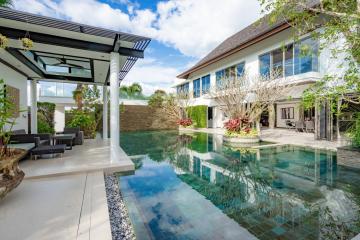 Comfortable, large 5-bedroom villa, with pool view in The Lake House project, on Bangtao/Laguna beach