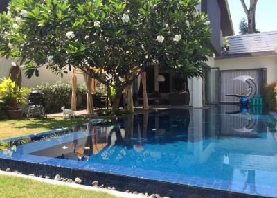 Stunning 3-bedroom villa, with pool view and near the sea in Baan Yamu project, on Point Yamu beach