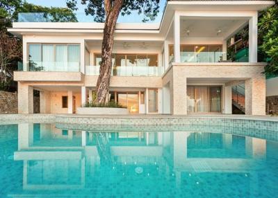 Luxurious, spacious 5-bedroom villa, with sea view and near the sea, on Kata Noi beach