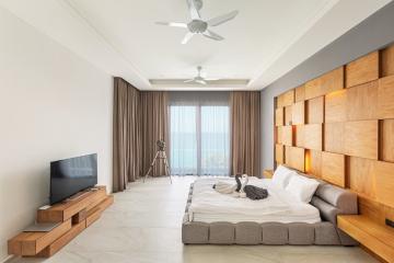 Luxurious, spacious 5-bedroom villa, with sea view and near the sea, on Kata Noi beach