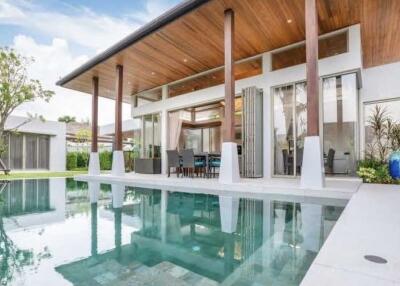 Luxury 3-bedroom villa, with pool view, on Bangtao/Laguna beach