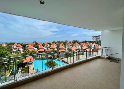 Boathouse: 2 Bedroom Condo With Sea View