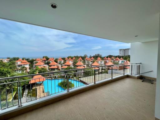 Boathouse: 2 Bedroom Condo With Sea View