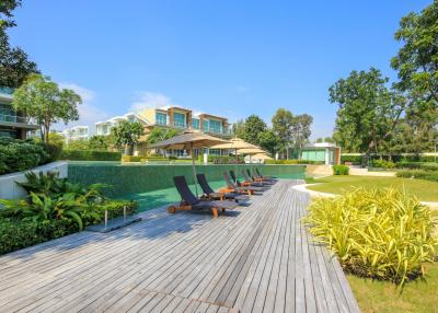 High End Beachfront Large One Bedroom Condo - Khao Tao