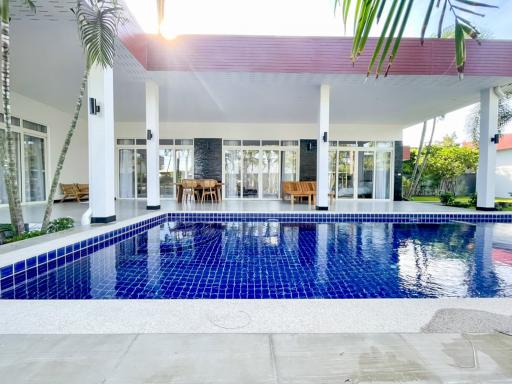 Newly Renovated 4 Bedroom Pool Villa