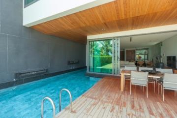 Modern Beachfront Villa Rawai RAW32