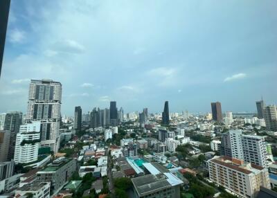 2-bedroom high end condo for sale close to BTS Phromphong