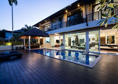 Modern Pool Villa BT19