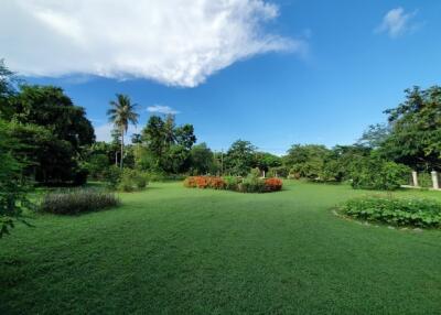 Baan Baruram Estate Bang Saray