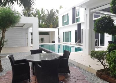 Palm Oasis Jomtien Modern Style house with pool for sale Pattaya