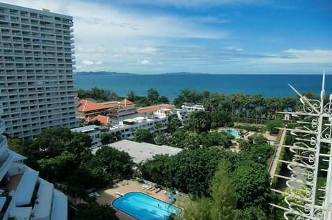 Side-by-Side Jomtien Studios