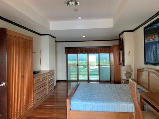 Beach Villa Viphavadi Condo