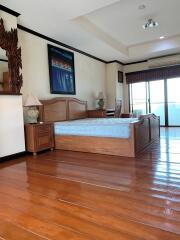 Beach Villa Viphavadi Condo