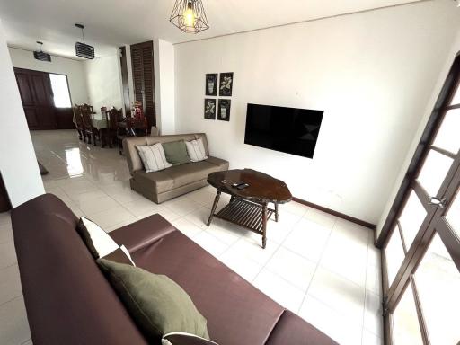 For RENT : Townhouse Sukhumvit soi 12 / 4 Bedroom / 4 Bathrooms / 250 sqm / 140000 THB [10838176]