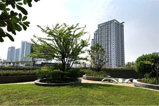 A partially furnished Condominium adjacent to MRT Sutthisan Station.