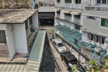 4 flr shophouse with "Penthouse" and Mini Pool