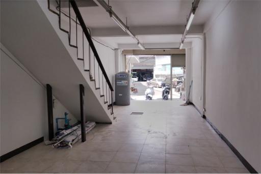 4 flr shophouse with "Penthouse" and Mini Pool - 920071001-10563