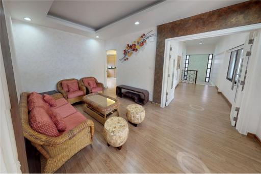 Hidden Gem in Mid-Sukhumvit. House 4 bed 5 bath.