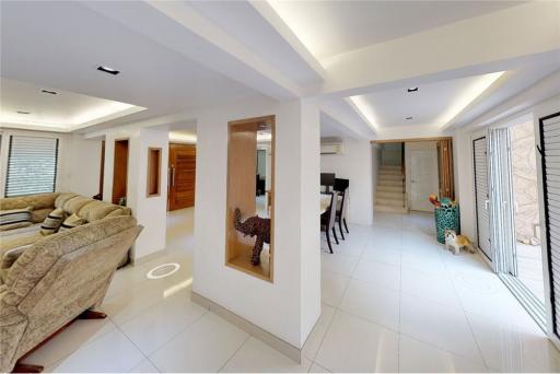 Hidden Gem in Mid-Sukhumvit. House 4 bed 5 bath.