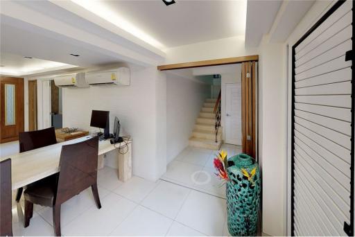 Hidden Gem in Mid-Sukhumvit. House 4 bed 5 bath.