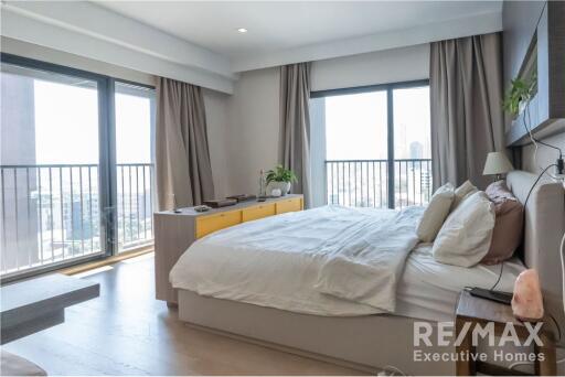 A modern, corner room and fully furnished Noble Remix Condominium with its own access to the BTS Thong Lor Station. - 920071062-95