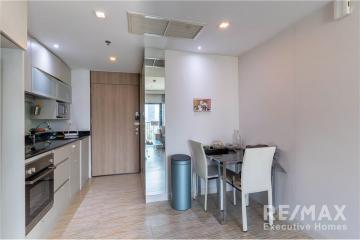 A modern, corner room and fully furnished Noble Remix Condominium with its own access to the BTS Thong Lor Station. - 920071062-95