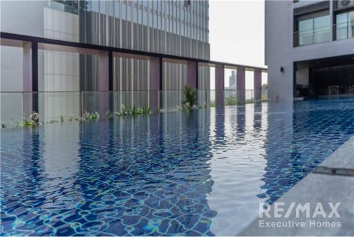 A modern, corner room and fully furnished Noble Remix Condominium with its own access to the BTS Thong Lor Station. - 920071062-95