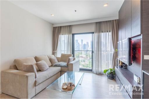 A modern, corner room and fully furnished Noble Remix Condominium with its own access to the BTS Thong Lor Station. - 920071062-95