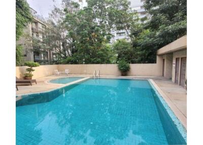 Beautiful 2 Bedroom Apartment in Prime Location of Wireless Road!