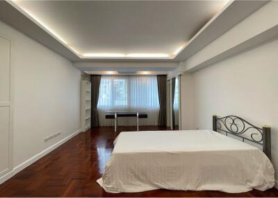 Stylish and Convenient: Rent a Fully Furnished 3-Bedroom Apartment with Balcony near BTS Promphong - 920071058-200