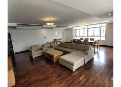 Spacious 3 Bedroom Pet-Friendly Apartment Near BTS Asoke & MRT Sukhumvit in Sukhumvit 23