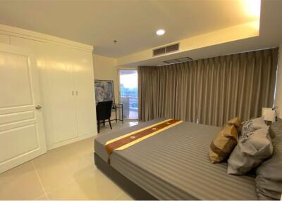 "The Waterford Condo: 4BR, 2BA in Central Bangkok"