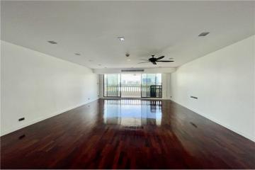 Good view with Benjakitti Park view, newly renovated with 4 bedrooms+Maid