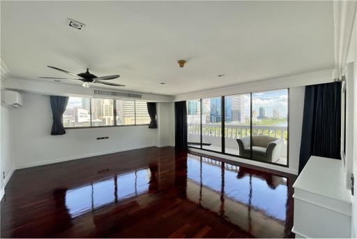 Good view with Benjakitti Park view, newly renovated with 4 bedrooms+Maid