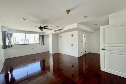 Good view with Benjakitti Park view, newly renovated with 4 bedrooms+Maid