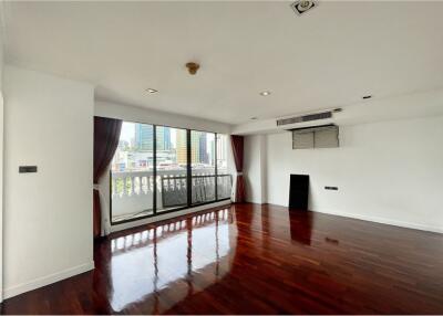 Good view with Benjakitti Park view, newly renovated with 4 bedrooms+Maid