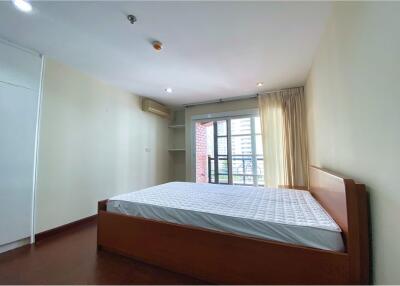 For rent Nice 3 Bedrooms Apartment with Balcony Near BTS Phromphong -  Newly Renovated! - 920071001-10580