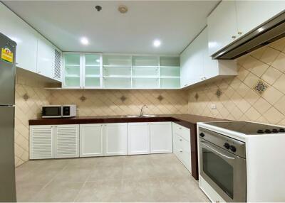 For rent Nice 3 Bedrooms Apartment with Balcony