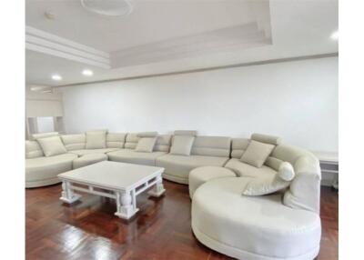 For rent new renovated 3 beds pet friendly near by supermarket Sukhumvit 49 - 920071001-10331