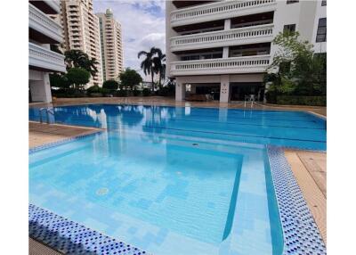 For rent new renovated 3 beds pet friendly near by supermarket Sukhumvit 49 - 920071001-10331