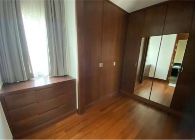 "Luxury 3-Bed Condo in Bangkok