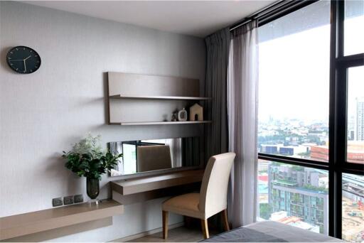 A nice corner room with effortlessly access condominium to BTS Ekkamai and Sukhumvit area. - 920071062-107