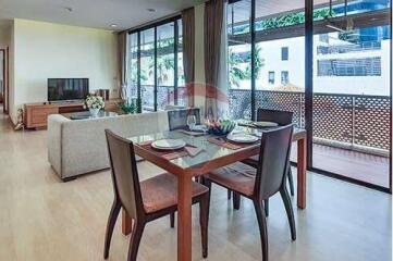 Modern 2bed Low Rise Apartment in Prime Location, Steps from BTS Ploenchit!