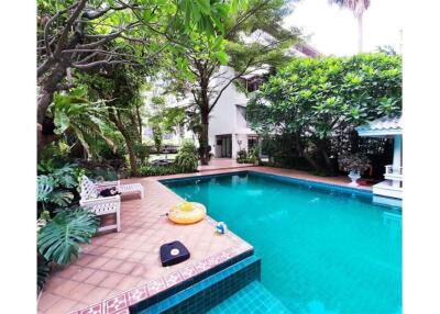 Modern 2bed Low Rise Apartment in Prime Location, Steps from BTS Ploenchit! - 920071001-10525