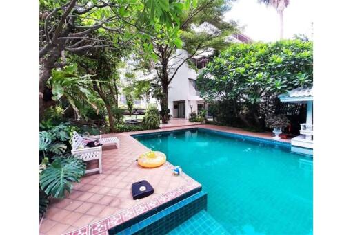 Modern 2bed Low Rise Apartment in Prime Location, Steps from BTS Ploenchit! - 920071001-10525