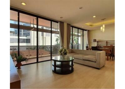 Modern 2bed Low Rise Apartment in Prime Location, Steps from BTS Ploenchit!